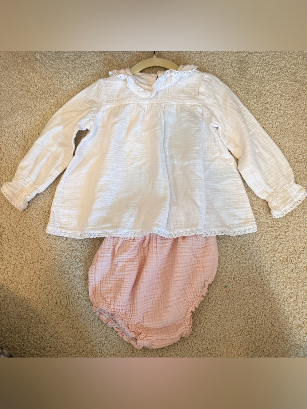 Girls' White Lace-Trim Top & Light Pink Bloomers Set